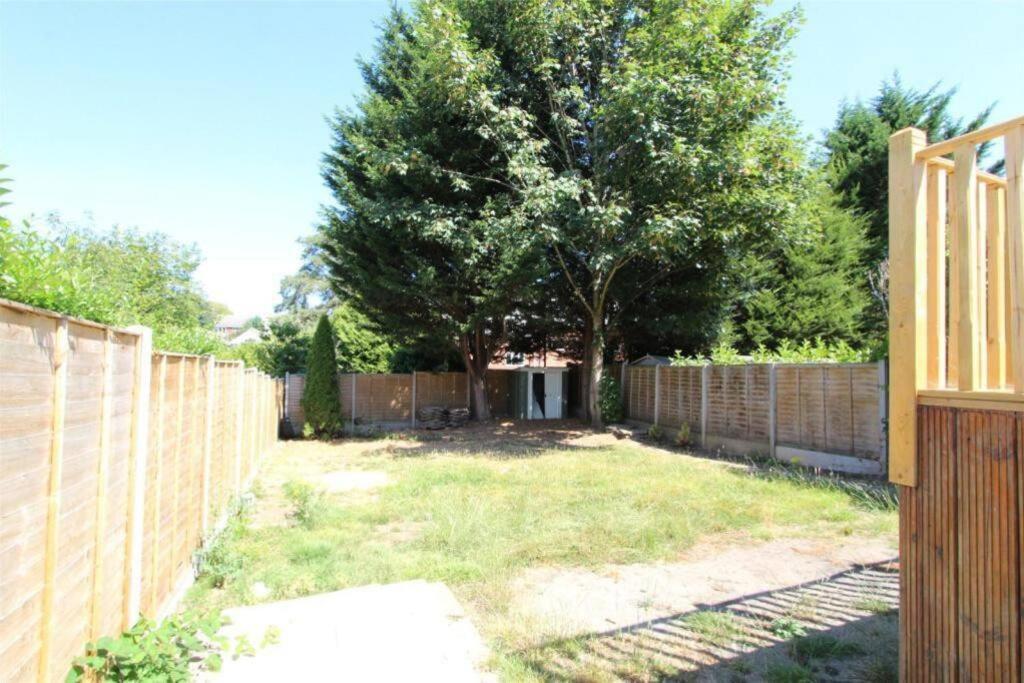 Accessible 3-Bedroom Bungalow With Patio +Driveway เซาธ์แธมป์ตัน ภายนอก รูปภาพ