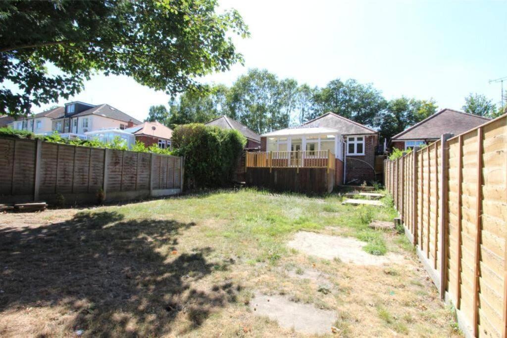 Accessible 3-Bedroom Bungalow With Patio +Driveway เซาธ์แธมป์ตัน ภายนอก รูปภาพ